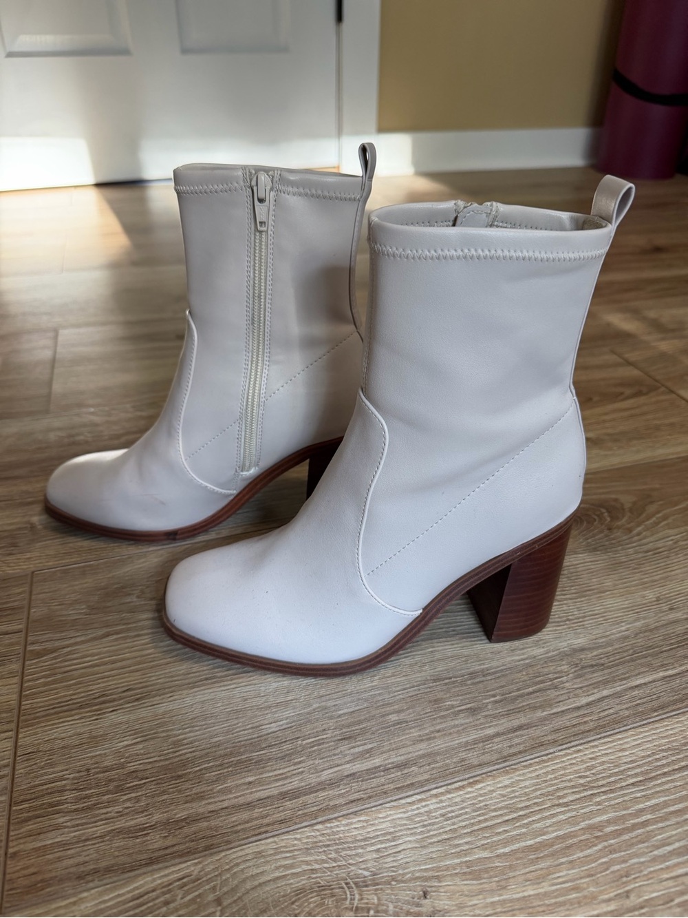 Women's White Mid-Ankle Block Heel Boots